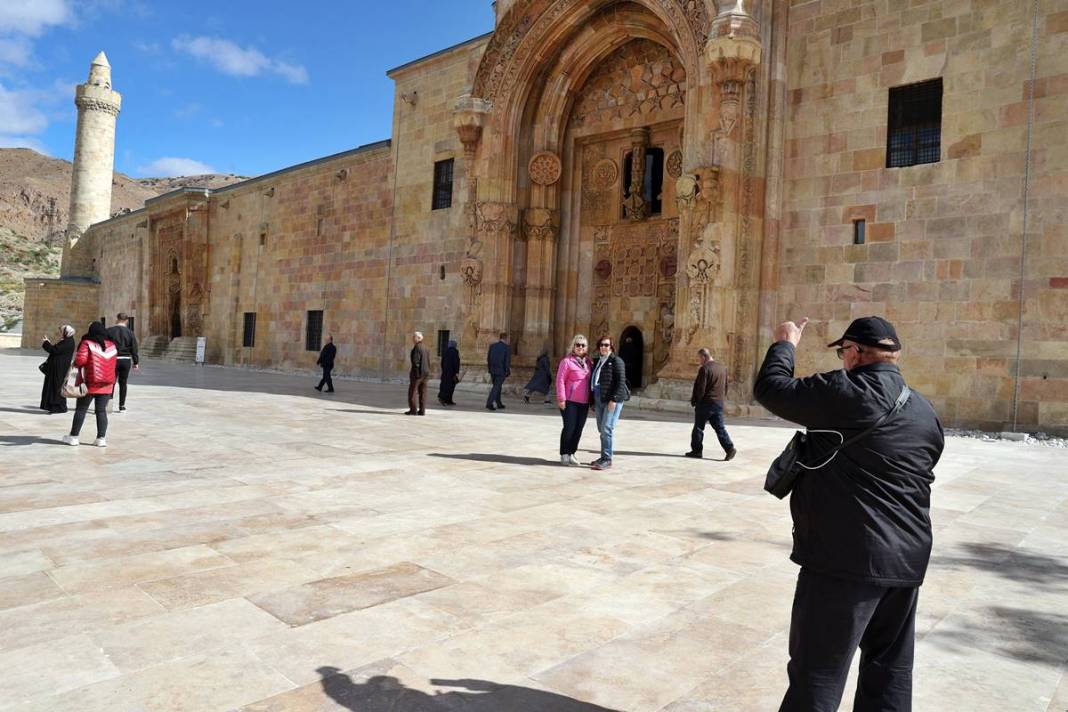 Bir dönemin akıl hastanesiydi: Ziyaretçi akını yaşanıyor! Aynı zamanda ibadethane, 9 yıllık restorasyon sona erdi 15